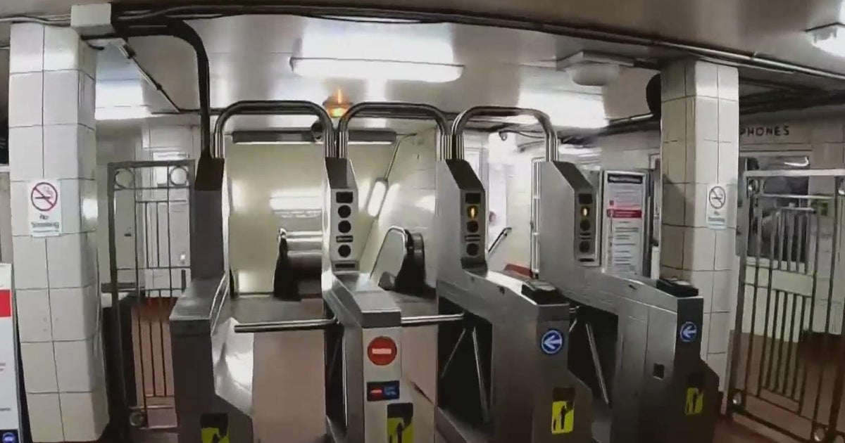 CTA employee charged with battery held on $3 million bond - CBS Chicago