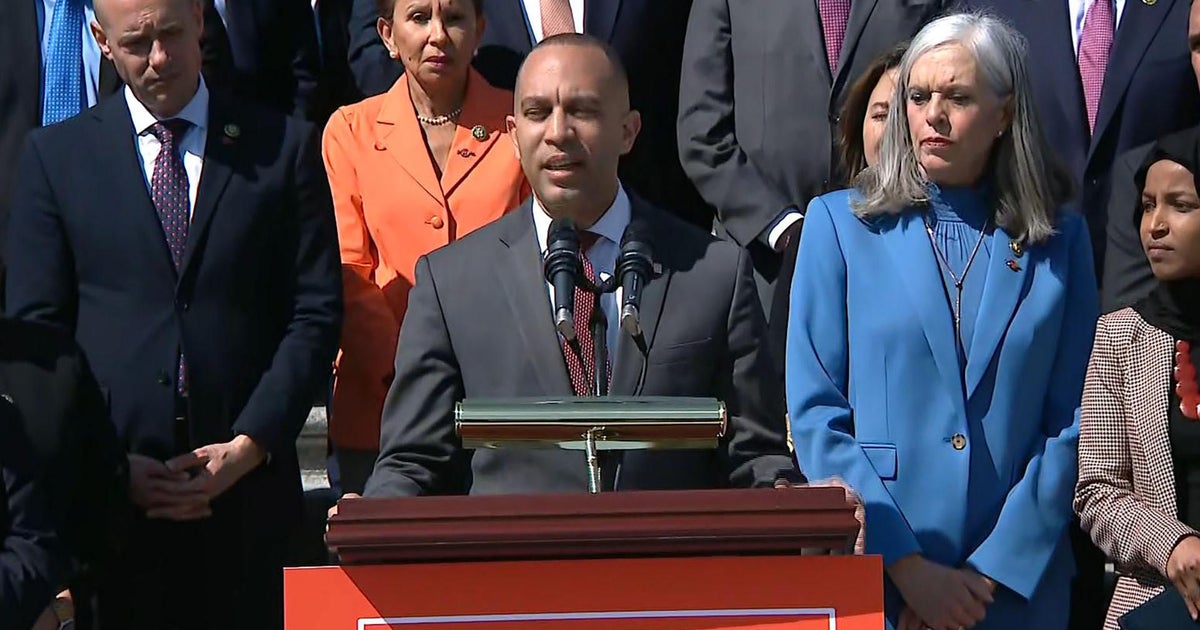 Democratic lawmakers push for action on gun violence - CBS News