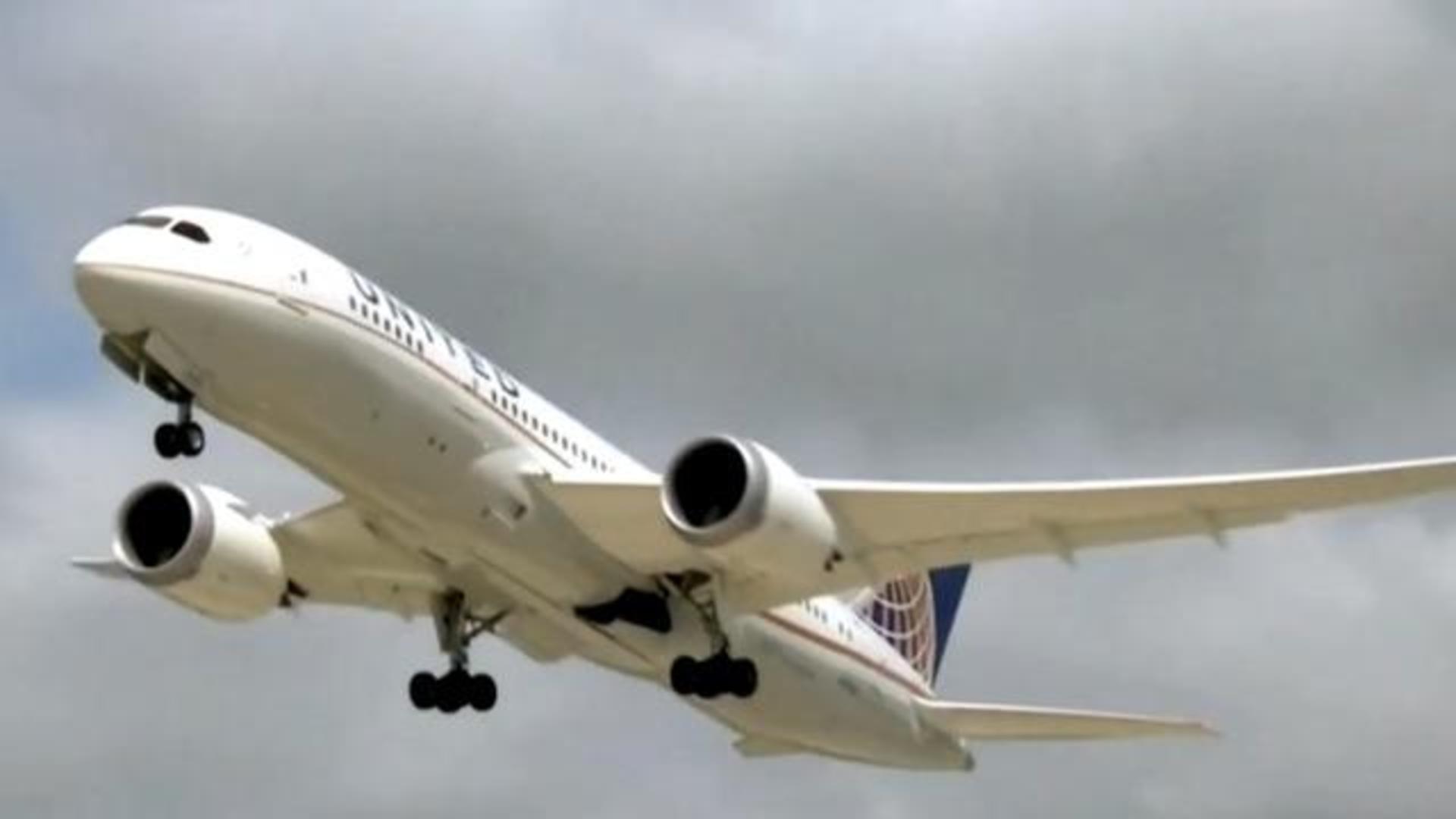 United flight makes emergency landing in Houston after engine issue