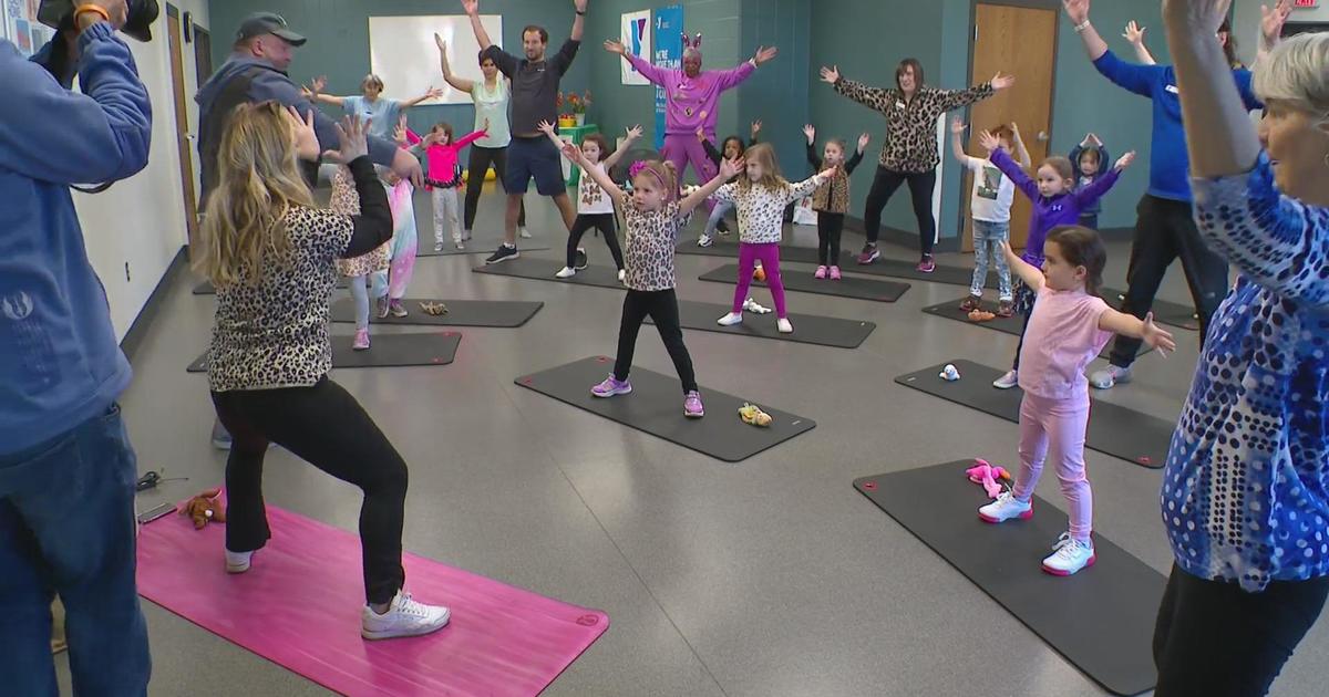 Intergenerational yoga helps kids, elders get physically fit together