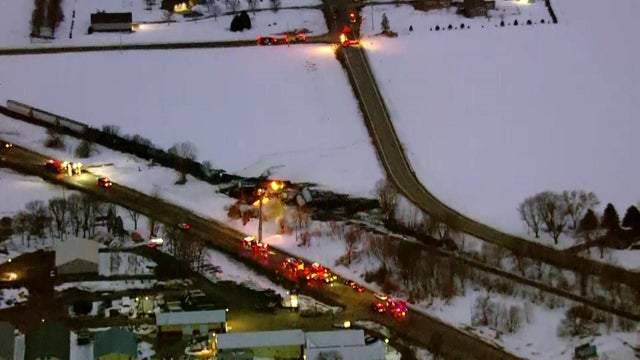 vo-train-derailment-wcco343p.jpg 