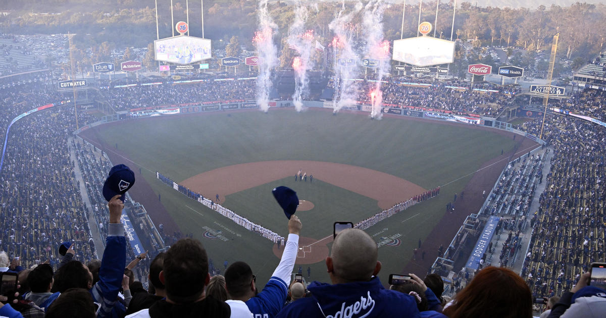 Dodgers' offense hot on chilly night in 8-2 win over Arizona Diamondbacks