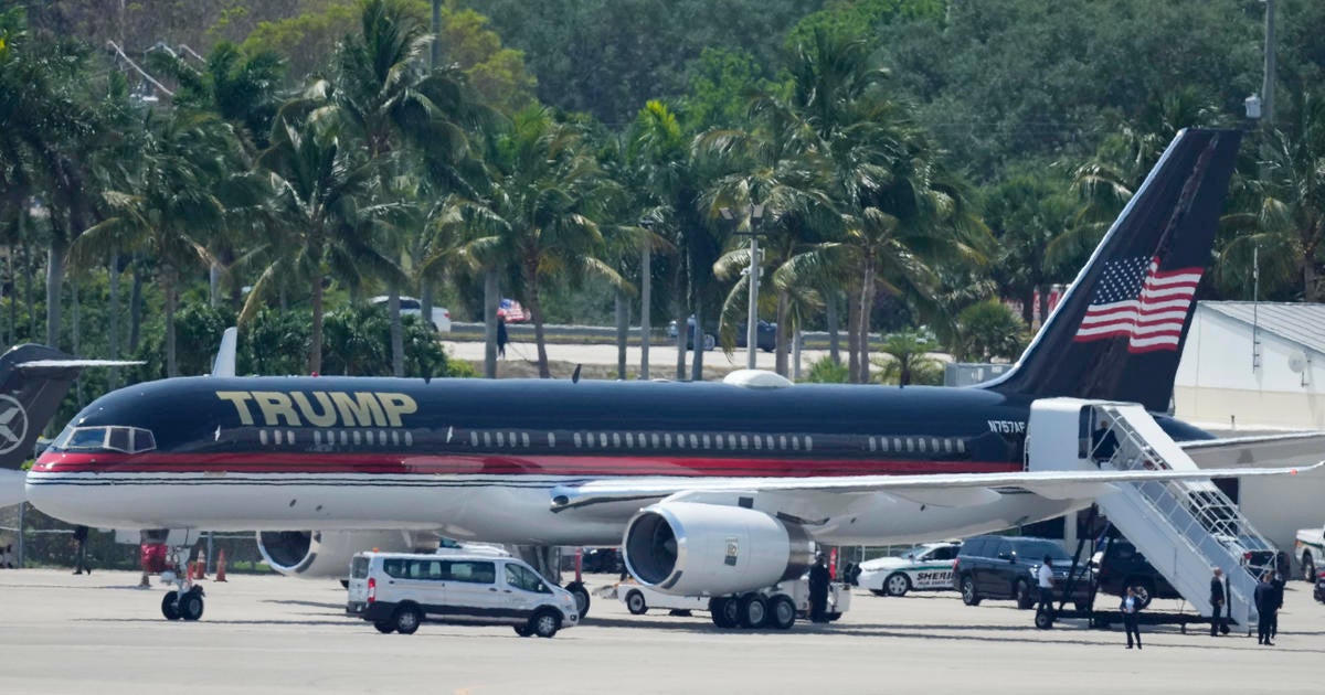 Trump leaves Florida for New York ahead of expected surrender and arraignment