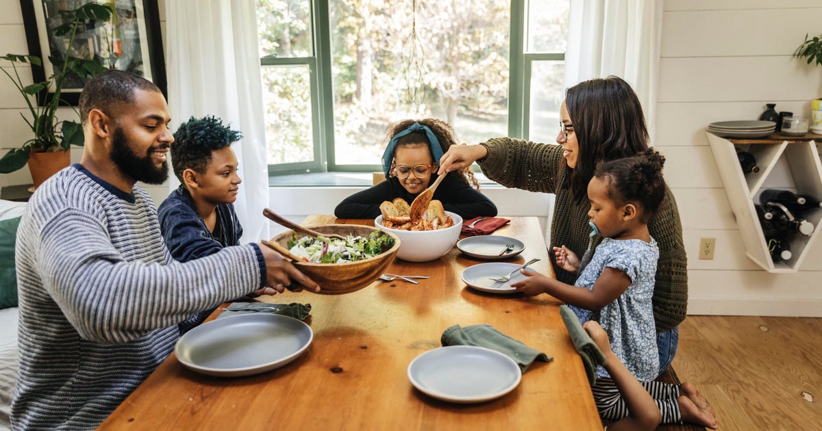 Study Shows Longer Family Meals Led To Better Eating Habits For 