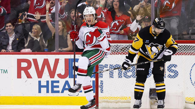 Dawson Mercer (@dawson1417) with the shorty and the @njdevils are up 3-0!  👏 #StanleyCup 🇺🇸: @nhlontnt #NHLonTNT 🇨🇦: @sportsnet