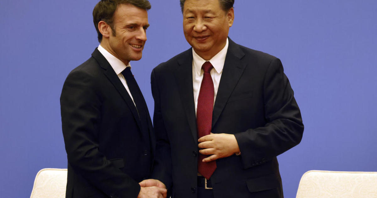 French President Emmanuel Macron turns to China's Xi Jinping to