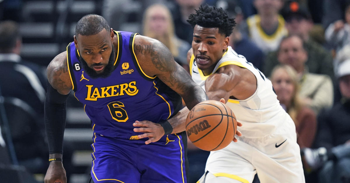 Anthony Davis, LeBron James lead 4th-quarter charge as the Lakers hold off  Philadelphia 101-94