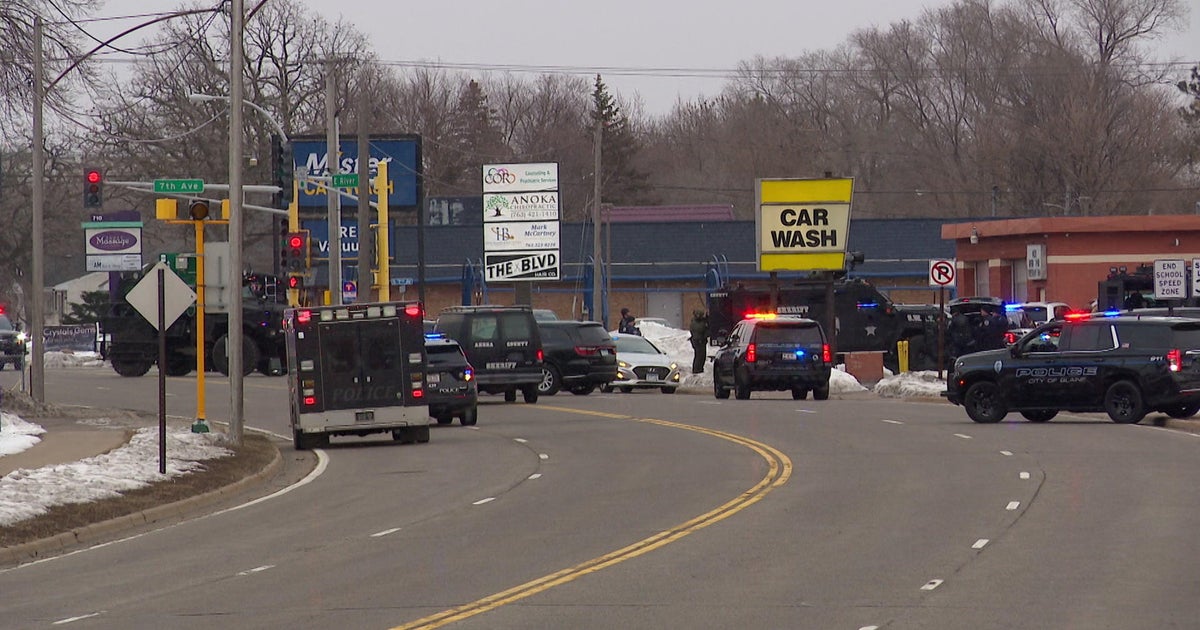 Police in standoff Wednesday night with suspected robber in Anoka