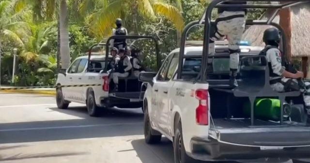 Rüşvet almakla suçlanan polis memuru da dahil olmak üzere 4 adam, Cancun'un dışındaki tatil beldesinin yakınında vurularak öldürüldü