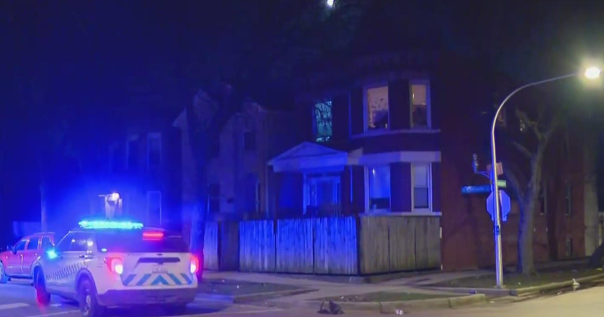 CPD close in on suspects wanted for 7-Eleven robberies - CBS Chicago
