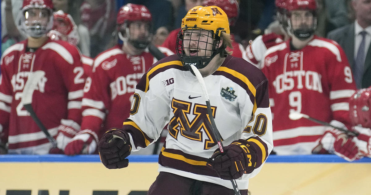 Gophers score 4 goals in 3rd, advance past BU in Frozen Four