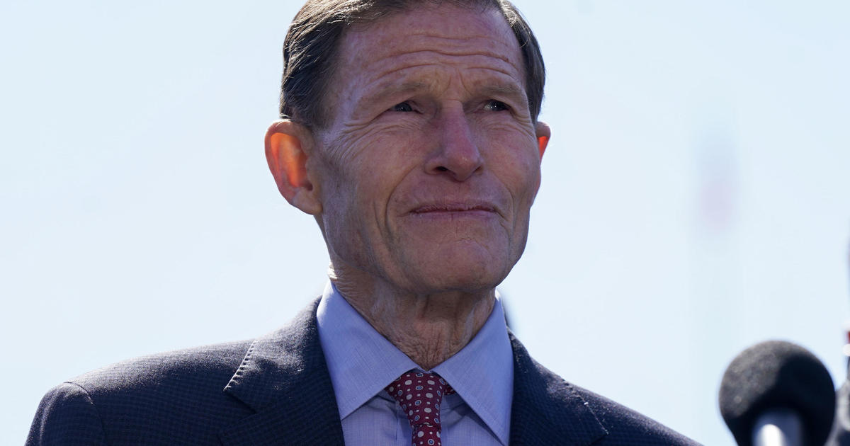 Connecticut Sen. Richard Blumenthal suffers fracture after accident at UConn championship parade