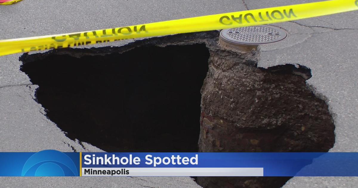 Huge sinkhole appears on south Minneapolis street