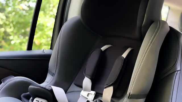 empty child car safety restraint seat 