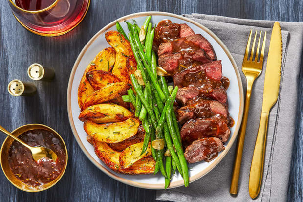 Balsamic Fig Sirloin with Rosemary Fingerlings and Garlicky Green Beans 