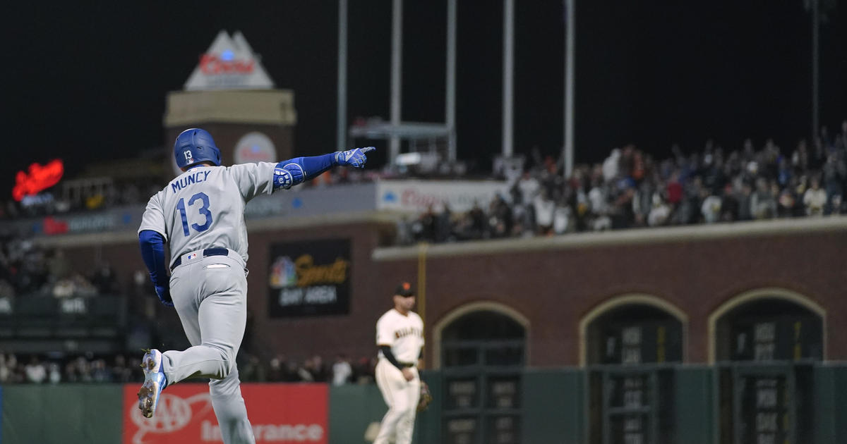 Dodgers win in 12th on bases-loaded walk, Muncy homers twice to