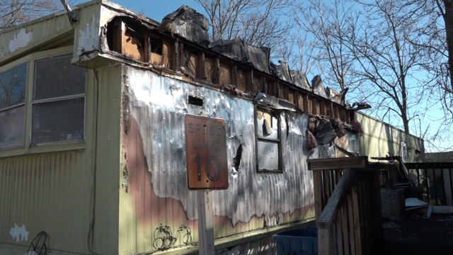 1-person-2-dogs-killed-in-fatal-fire-at-keego-harbor-mobile-home.png 