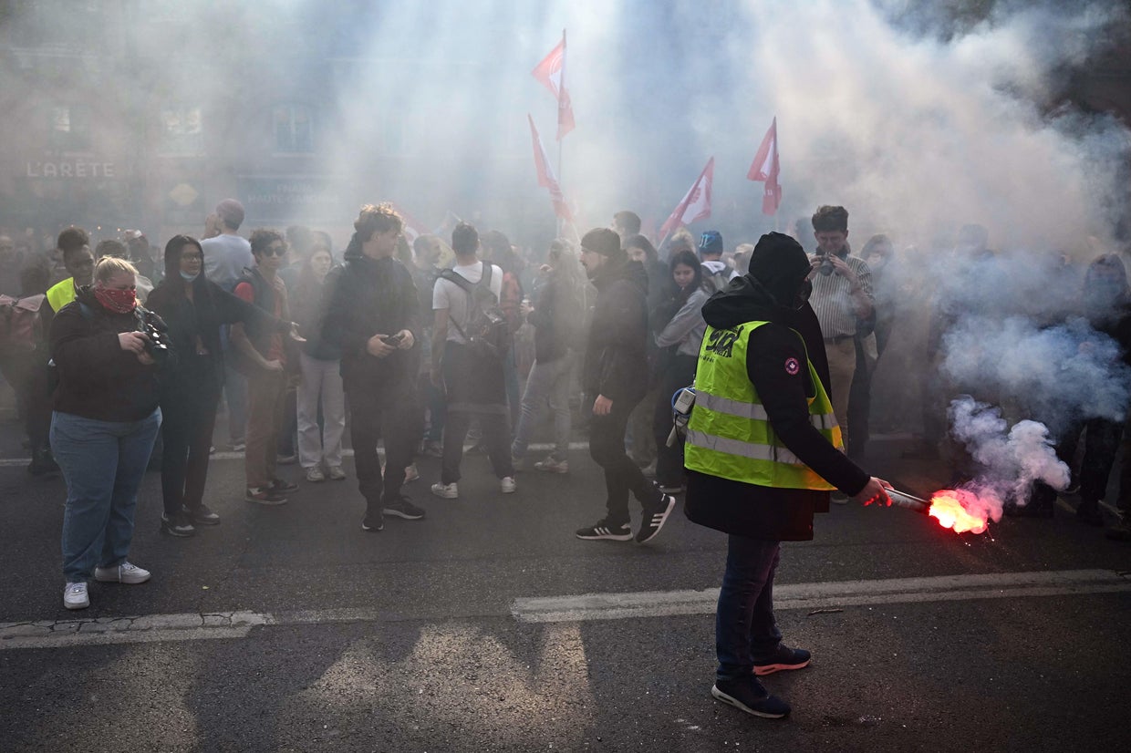 Unpopular plan to raise France's retirement age from 62 to 64 approved ...