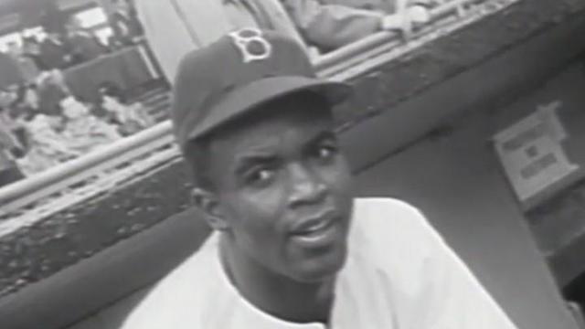 Cubs raise new flag to honor Jackie Robinson
