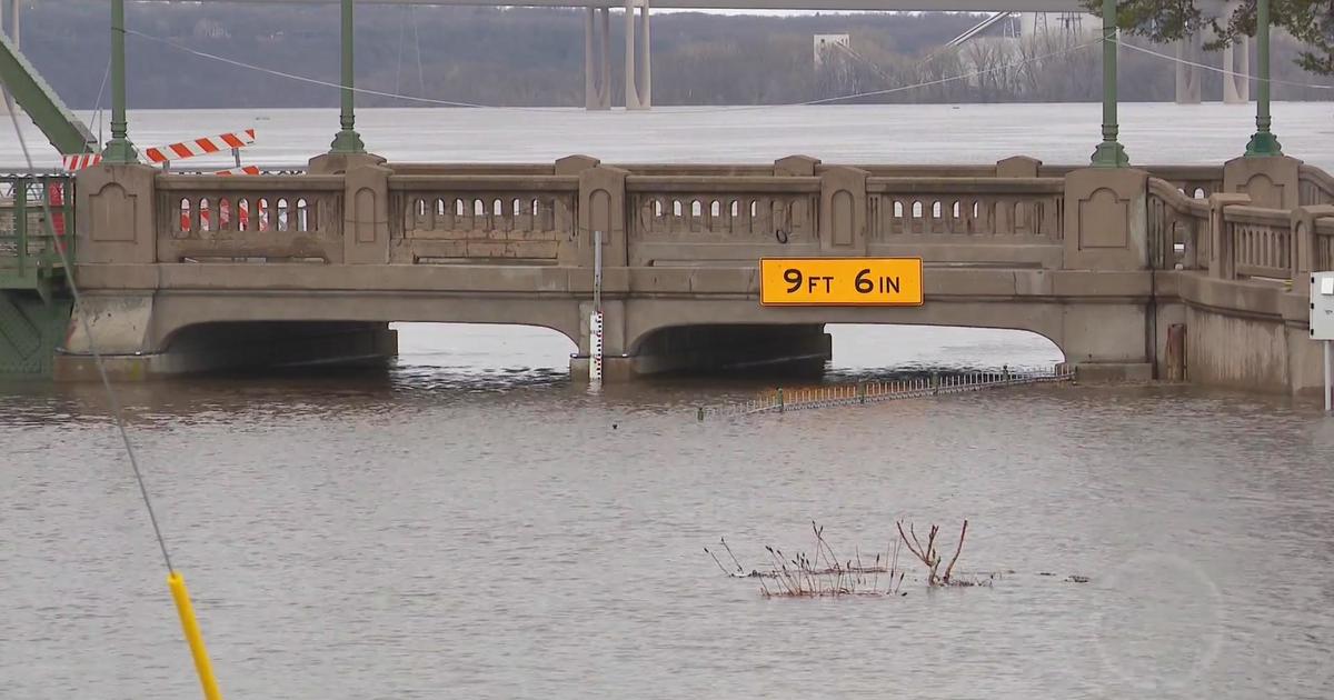 Stillwater businesses start to see flooding as St. Croix River rises