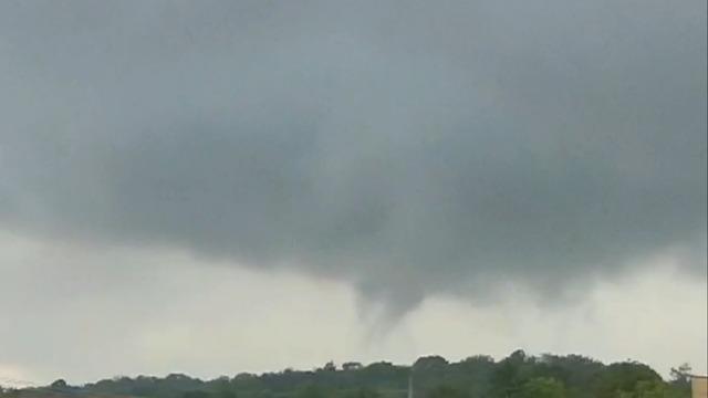 cbsn-fusion-tornado-causes-damage-in-texas-but-no-injuries-thumbnail-1906038-640x360.jpg 