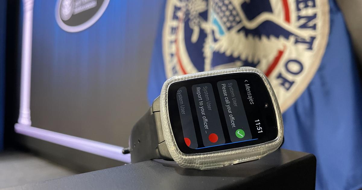 termometer sortere øje ICE to test smartwatch-like tracking devices for migrants facing  deportation - CBS News