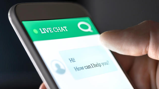 Customer service and support live chat with chatbot and automatic messages or human servant. Assistance and help with mobile phone app. Automated bot and robot. 