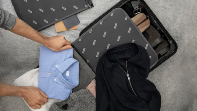 away-luggage-header.png 