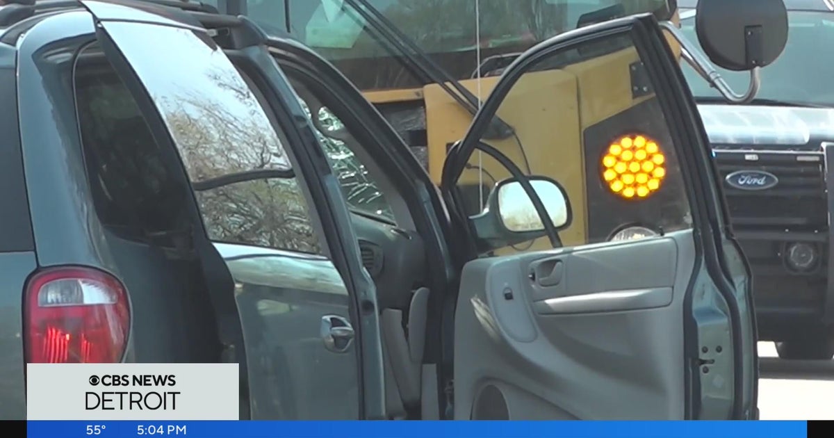 1 person killed after crash involving school bus in Detroit - CBS Detroit