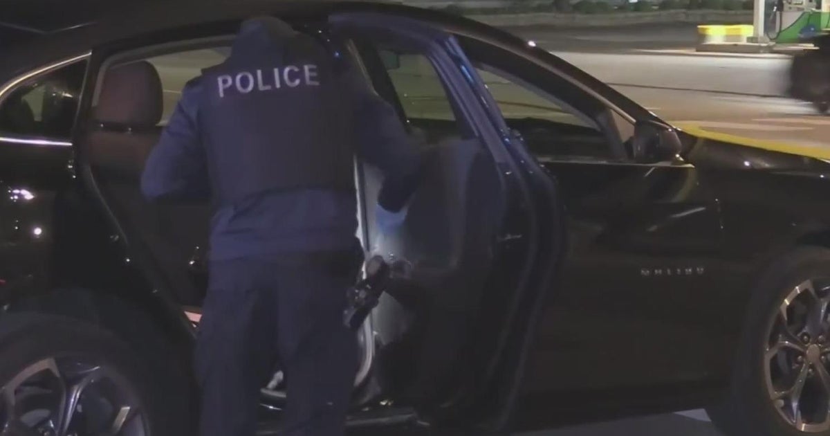 Chicago police warn of string of carjackings on North Side - CBS Chicago