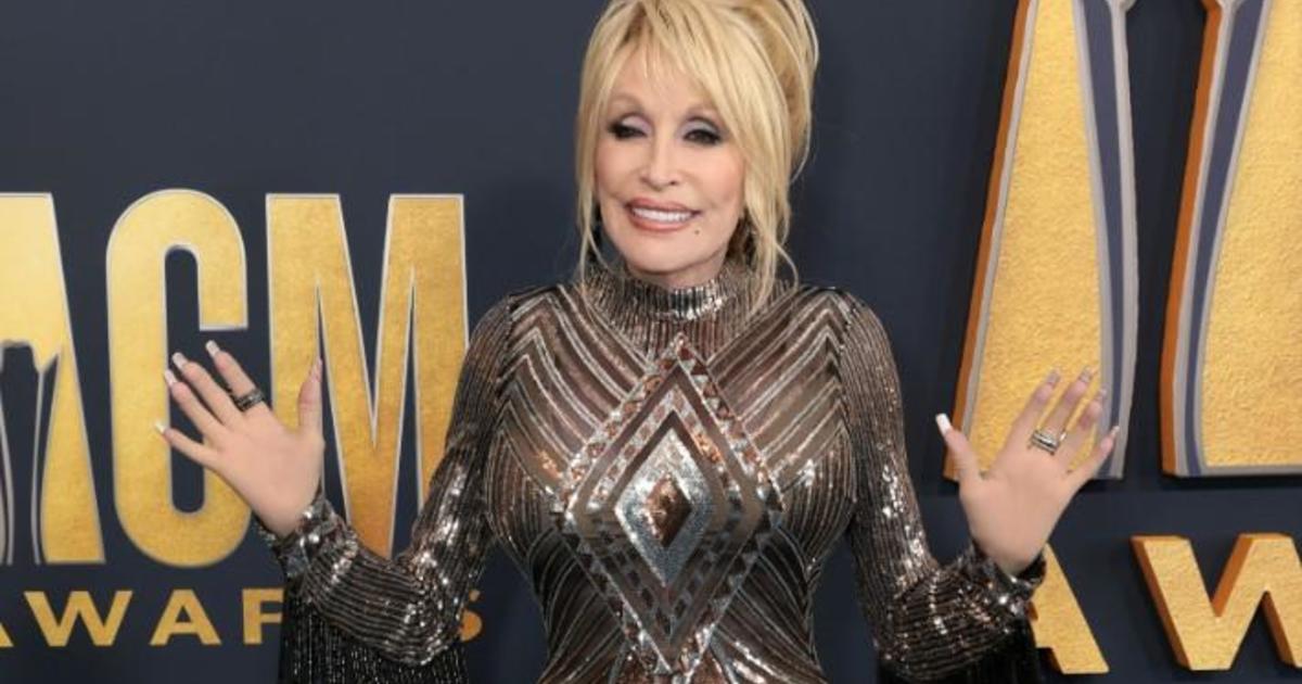 Dallas Cowboys reveal Dolly Parton to perform Thanksgiving halftime show