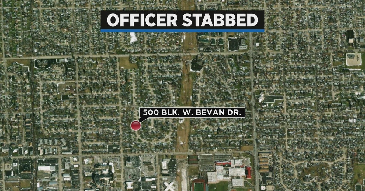Glendale Heights man arrested after stabbing officer in Joliet - CBS ...