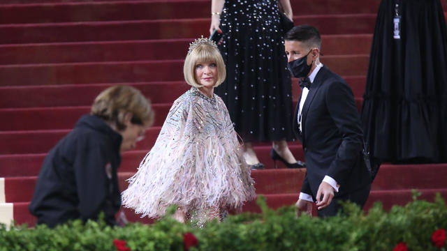 Anna Wintour Attends the 2022 Met Gala 