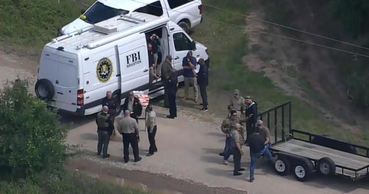 Search Underway For Man Accused Of Killing 5 People In Texas - CBS News