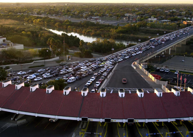 8am Friday commuters from Nuevo Laredo, Mexico, line up on the Lincoln–Juarez bridge over the Rio Gr 