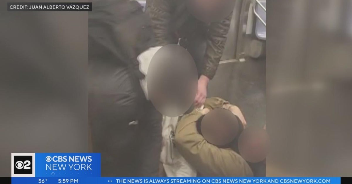 Manhattan DA investigating deadly subway confrontation - CBS New York