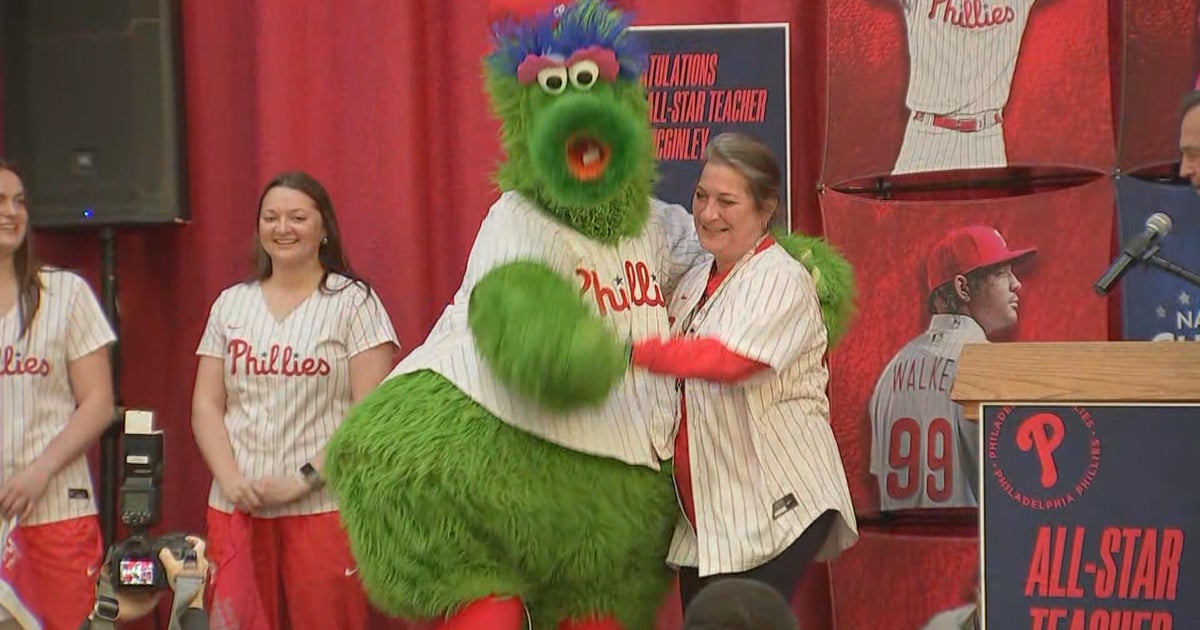 Philadelphia teacher honored on appreciation night at Citizens Bank