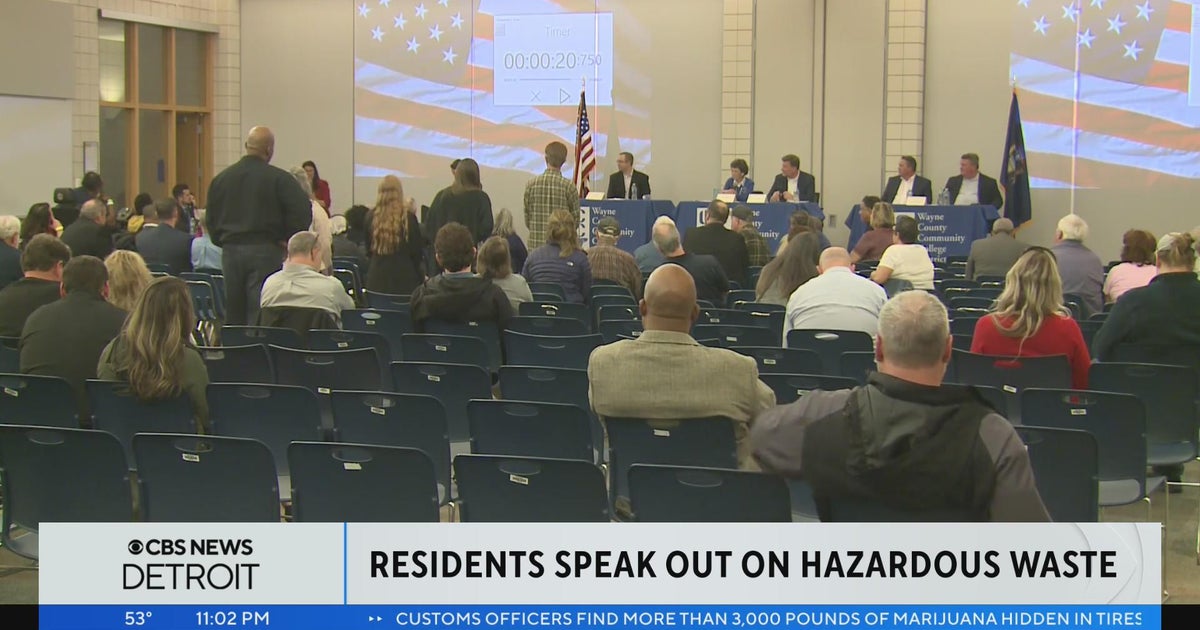 Michigan officials, environmental experts answer questions at public