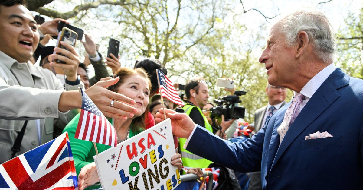 King Charles, William and Kate surprise coronation well-wishers outside of Buckingham Palace