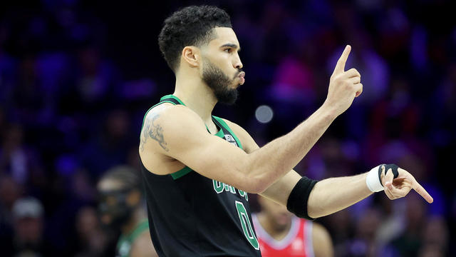 Tatum faz cesta de 3 no fim do jogo e Celtics superam 76ers na NBA