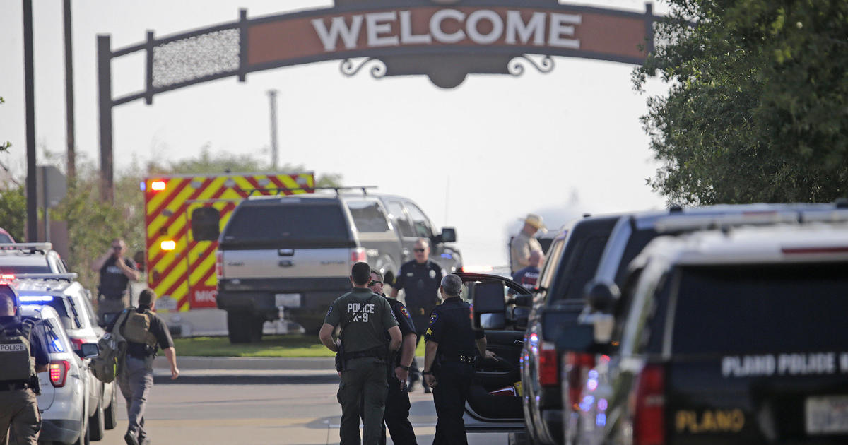 Texas mall shooting witnesses recall "unfathomable" carnage: "She had no face"