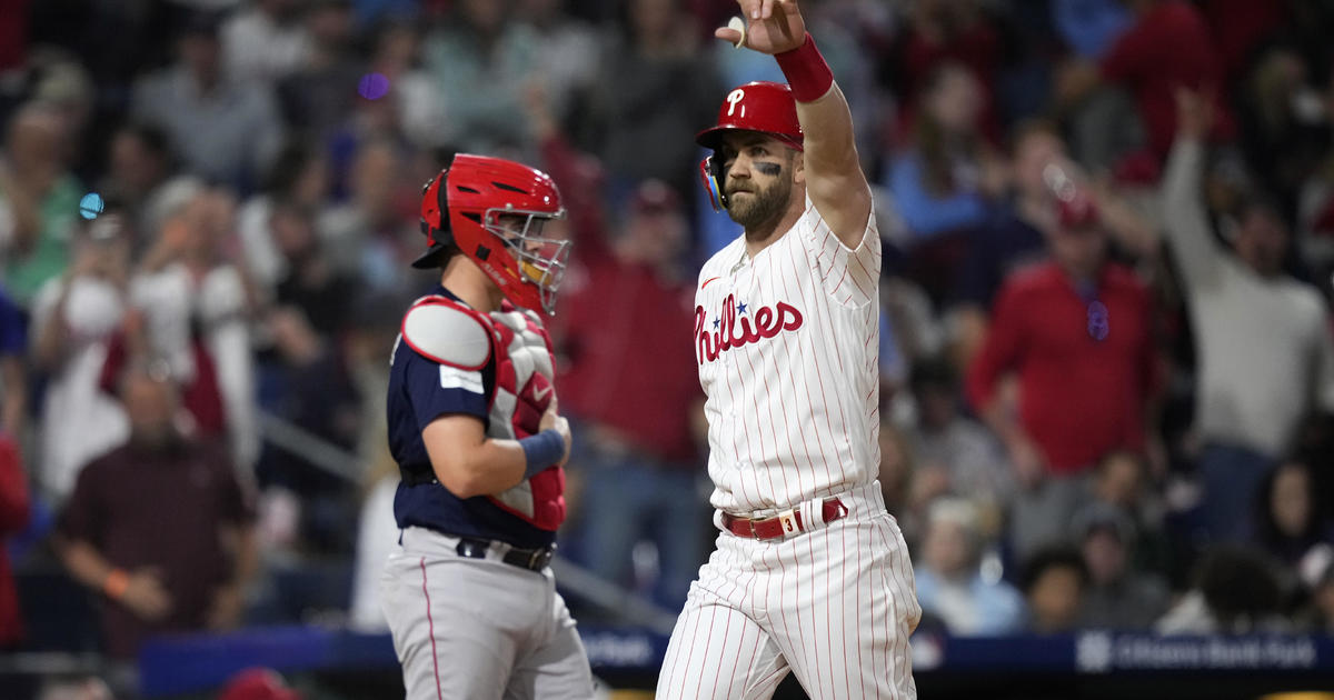 Bryce Harper gets first hit as a Phillie