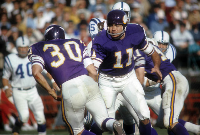 Minnesota Vikings QB Joe Kapp at line of scrimmage during game vs News  Photo - Getty Images