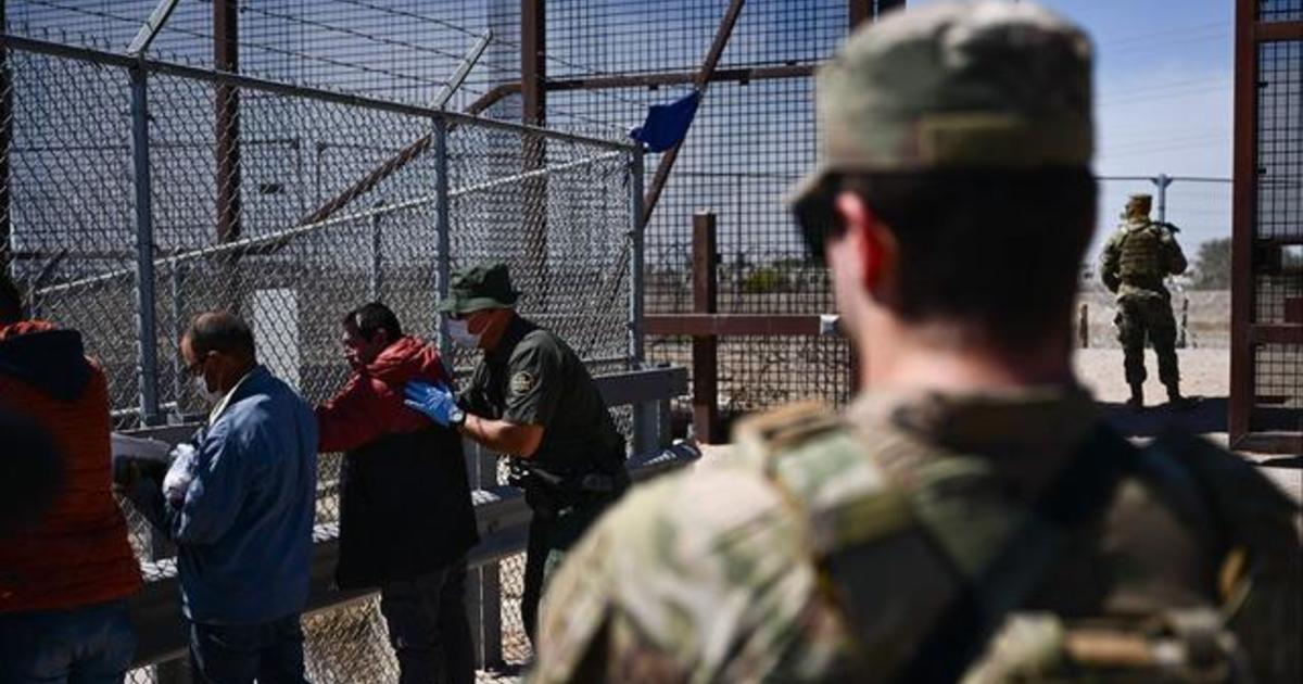 U S Border Patrol Sets New Record For Daily Migrant Arrests Cbs News