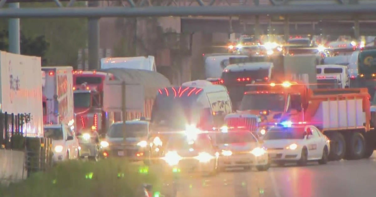 Woman killed in 3-car crash on outbound Dan Ryan at 95th Street - CBS ...