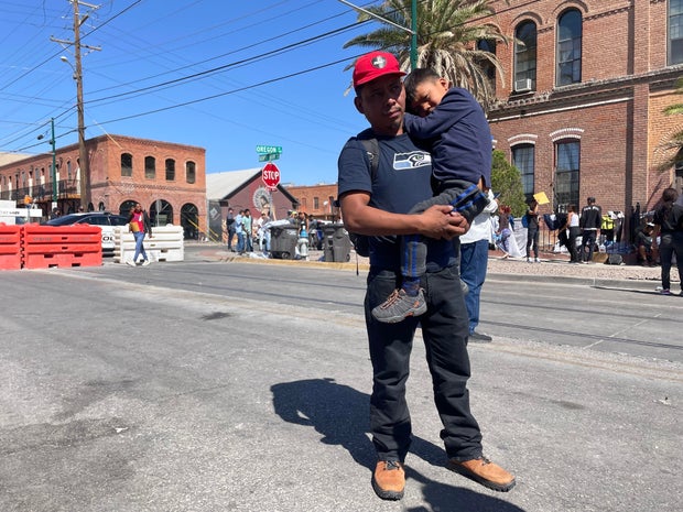 Gregorio Xiloj Cutz with his young son in El Paso, Texas. 