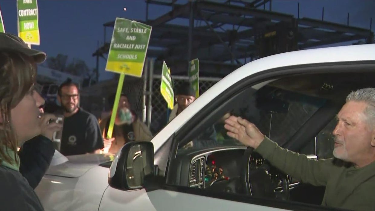 Oakland teachers confront contractor 