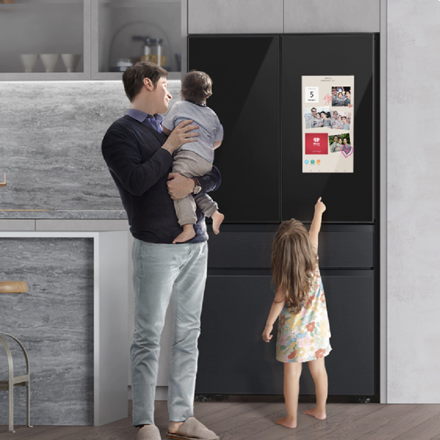 Samsung Bespoke 4-Door French Door Refrigerator with Family Hub 