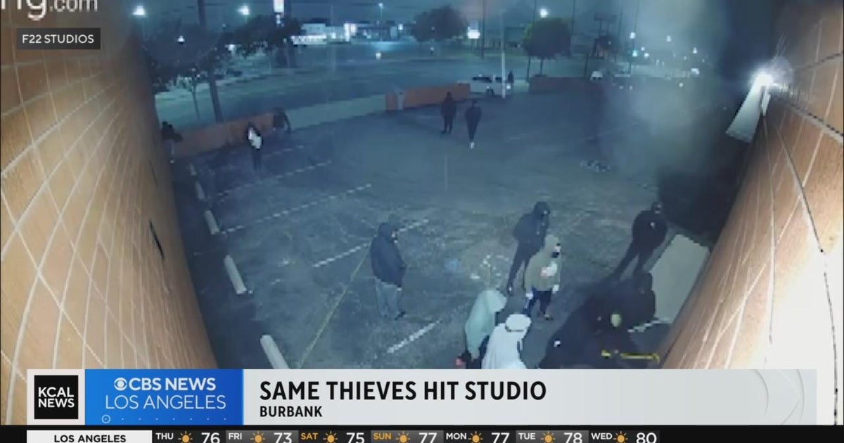 Burbank police searching for gang of thieves that broke into two ...