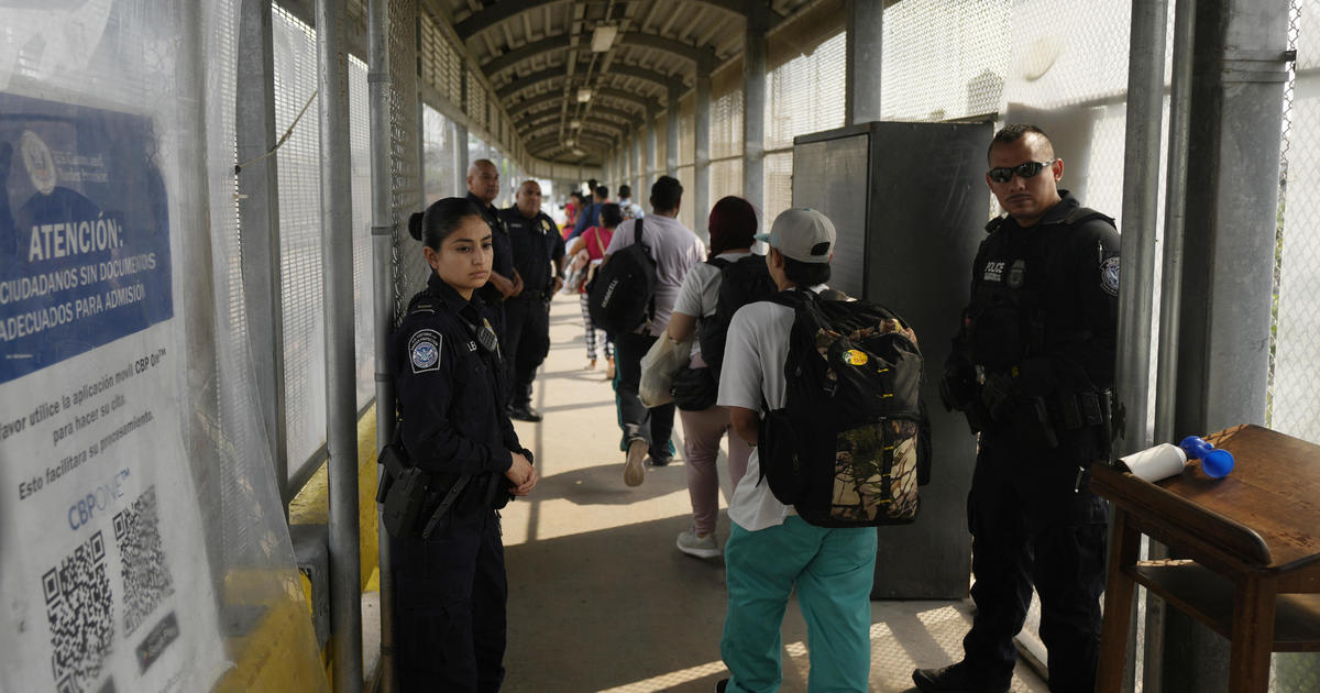 Migrants near southern U.S. border begin asylum process
